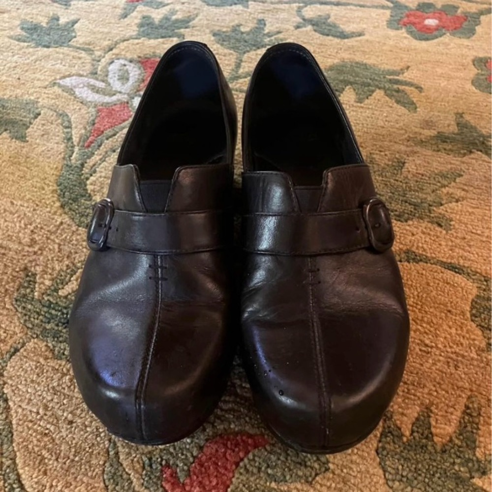 Dansko Clogs Size 8.5 - image 2
